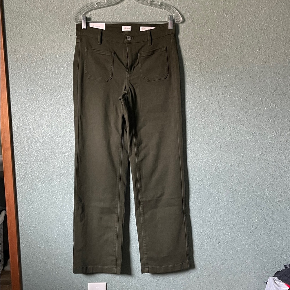 Patch pocket, wide leg jeans